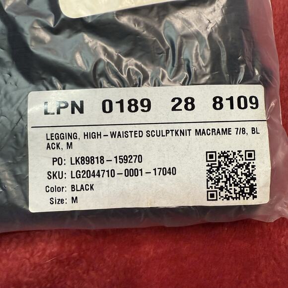 Fabletics High-Waisted SculptKnit Macrame 7/8 Leggings Black Size M NWT - Picture 3 of 9